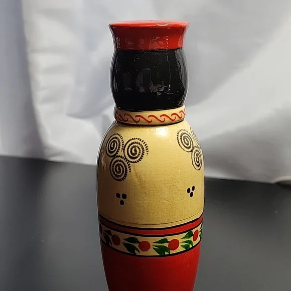 Matryoshka Salt and Pepper Shakers - Picture 5 of 7